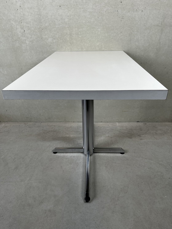 Image 1 of Vintage table in formica and chrome