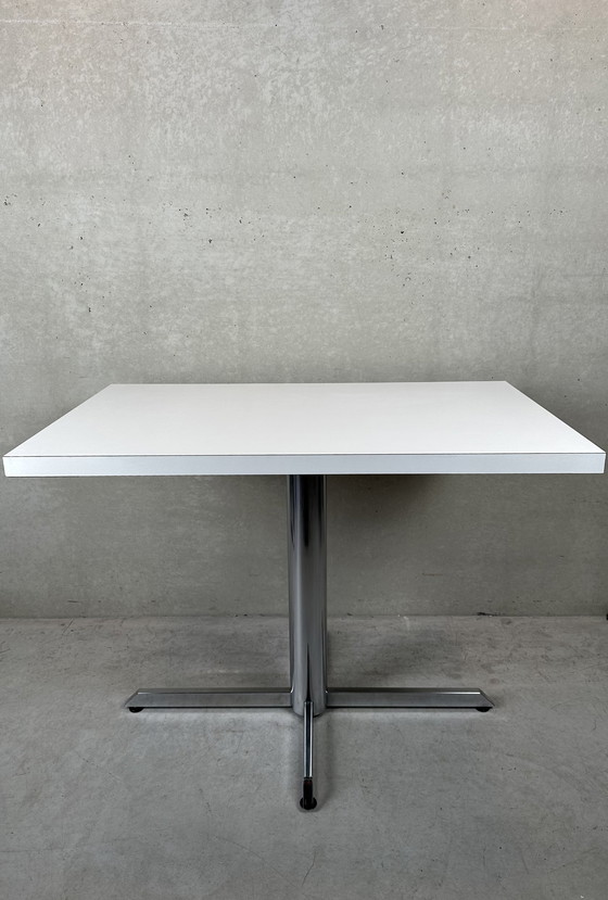 Image 1 of Vintage table in formica and chrome