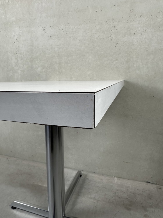 Image 1 of Vintage table in formica and chrome