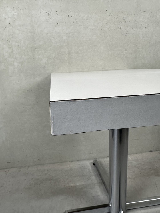 Image 1 of Vintage table in formica and chrome