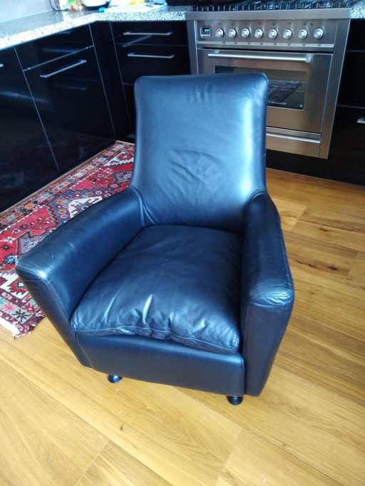 Sillón Touché de cuero negro