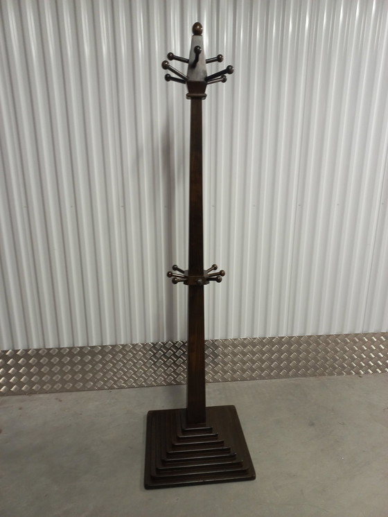 Image 1 of Percha de madera estable