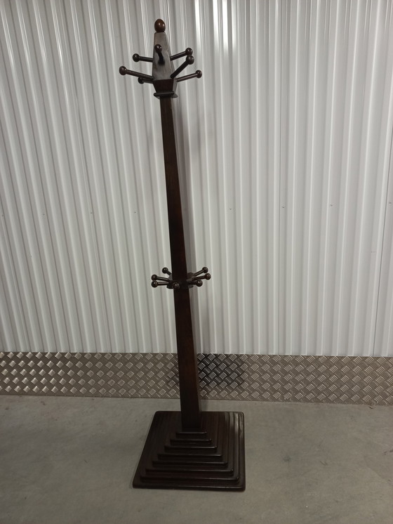 Image 1 of Percha de madera estable