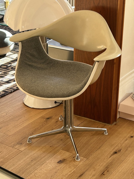 Image 1 of George Nelson Daf Fauteuil en fibre de verre La Fonda Base Herman Miller