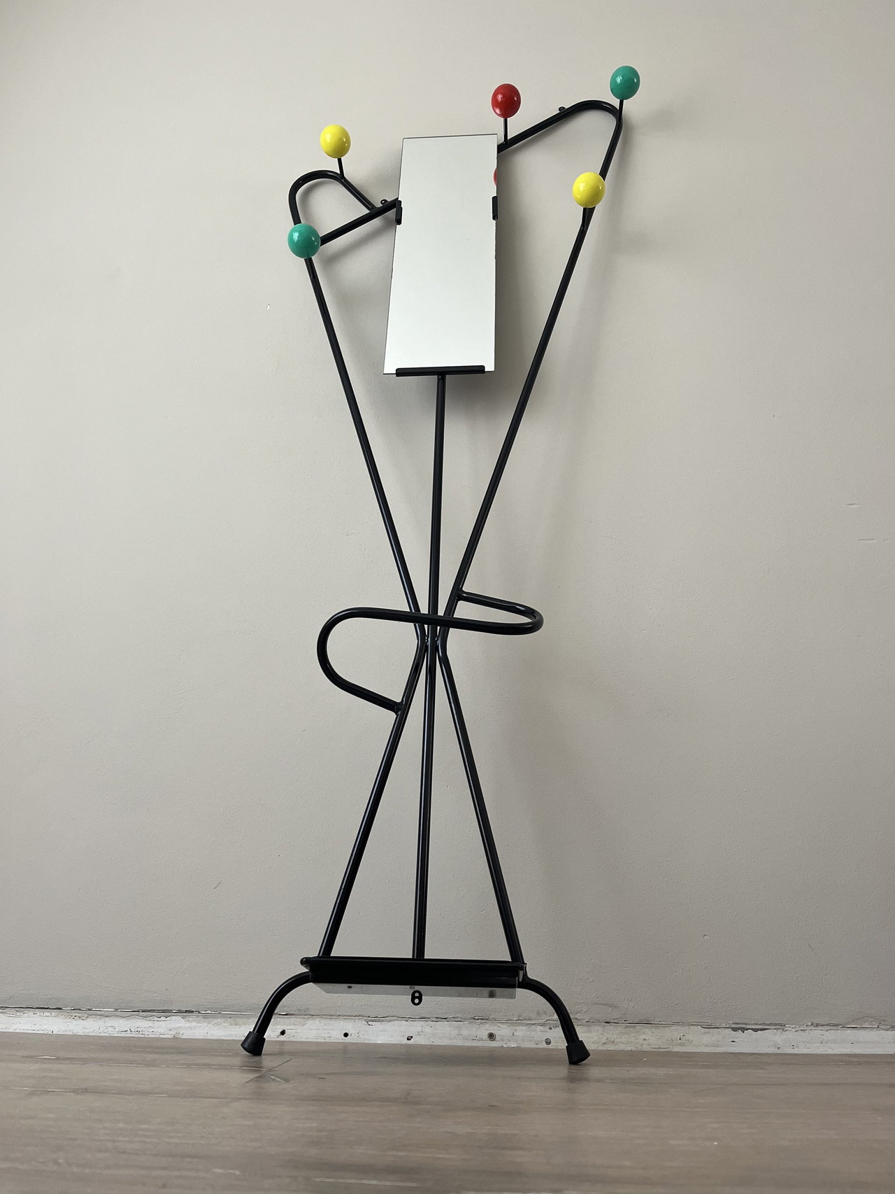 Vintage coat rack Atomic Roger Feraud | €450 | Whoppah