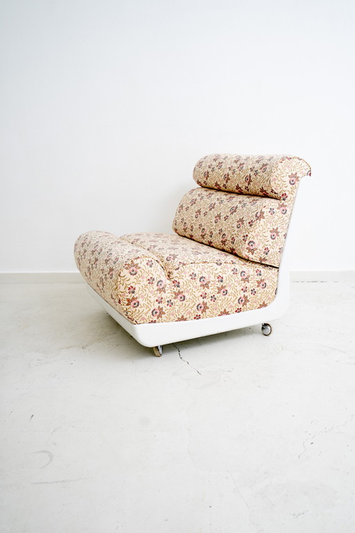 Lounge chair with floral print from the 1970s