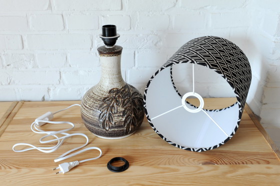 Image 1 of Pied de lampe vintage en céramique d'Axella avec nouvel abat-jour fait main avec impression graphique