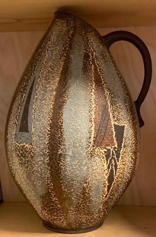 Vase en poterie allemande