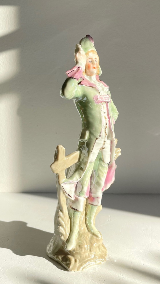 Image 1 of Statuetta rivoluzionaria in porcellana d'epoca