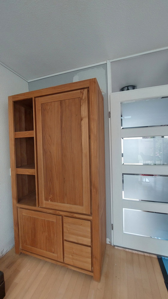 Image 1 of Armoire moderne sur mesure en teck massif