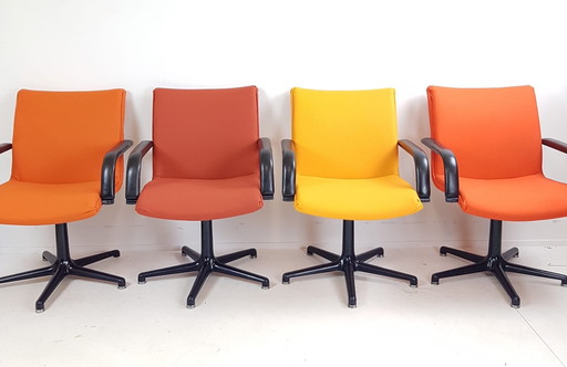 Artifort 'michigan' chaises de bureau orange shades 4 pcs laine