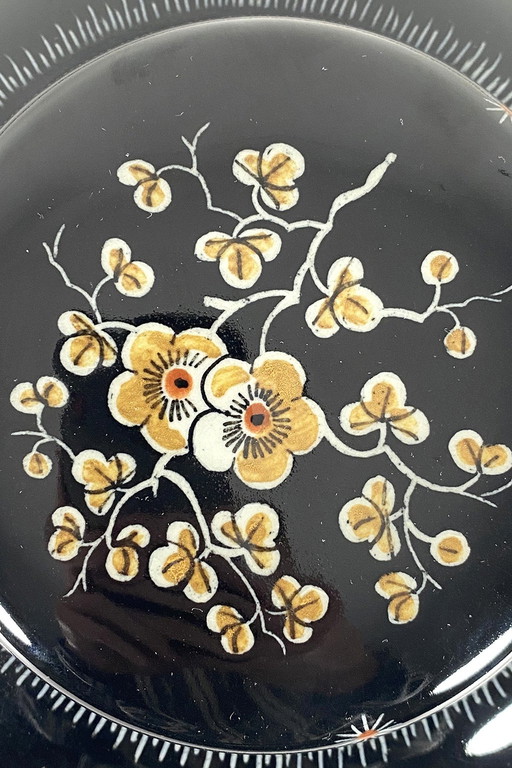 Porcelain bottle lidded jar.