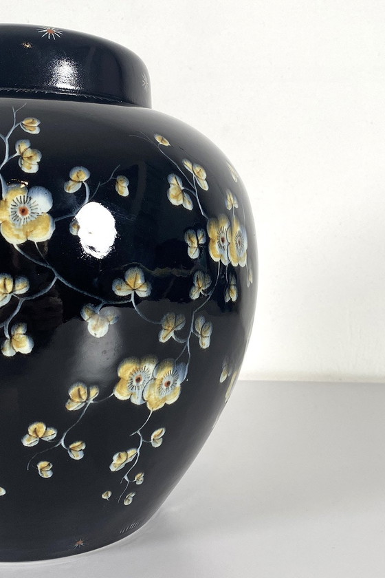 Image 1 of Barattolo con coperchio di bottiglia in porcellana.