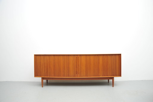 Buffet Dyrlund en teck années 1960