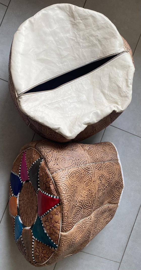 Image 1 of ✨ Auténticos pufs bereberes: hechos a mano con auténtica piel de oveja de Fez, Marruecos ✨