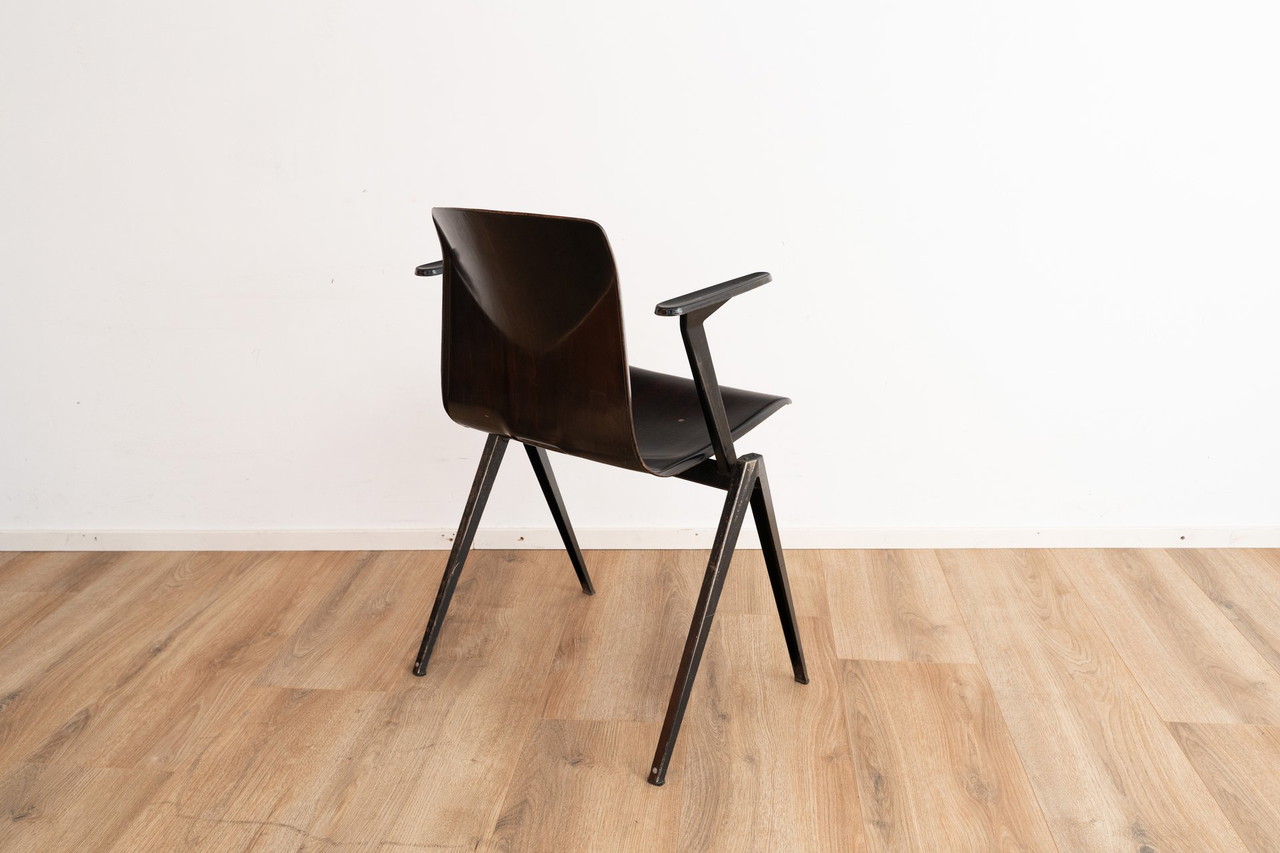 Model S22 industrial chair with armrests by Galvanitas | €140