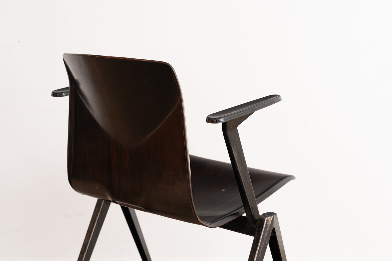 Model S22 industrial chair with armrests by Galvanitas | €140