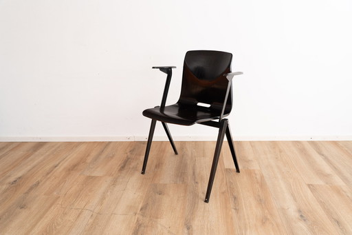 Model S22 industrial chair with armrests by Galvanitas