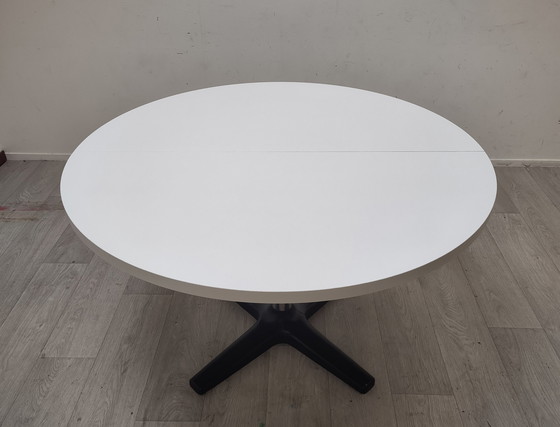 Image 1 of Table de salle à manger ronde extensible Pastoe