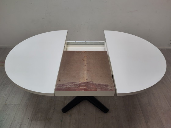 Image 1 of Table de salle à manger ronde extensible Pastoe