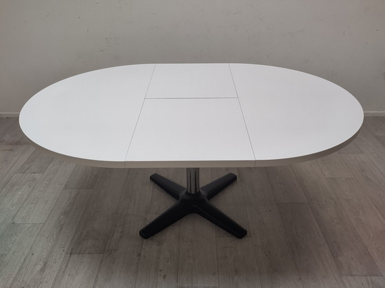 Image 1 of Table de salle à manger ronde extensible Pastoe