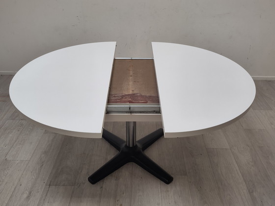 Image 1 of Table de salle à manger ronde extensible Pastoe