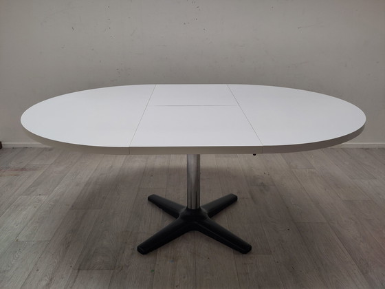 Image 1 of Table de salle à manger ronde extensible Pastoe