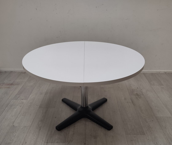 Image 1 of Table de salle à manger ronde extensible Pastoe