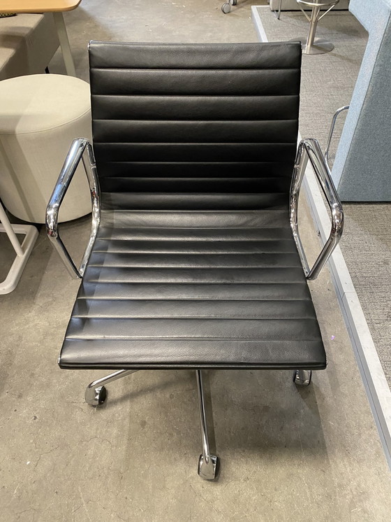 Image 1 of Vitra Eames conference chair black leather