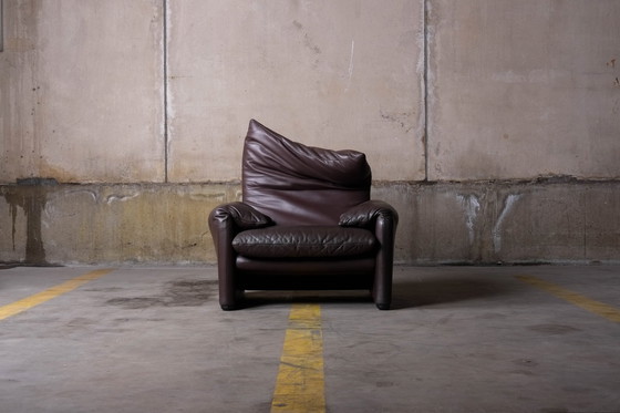 Image 1 of Cassina maralunga armchair by Vico Magistretti