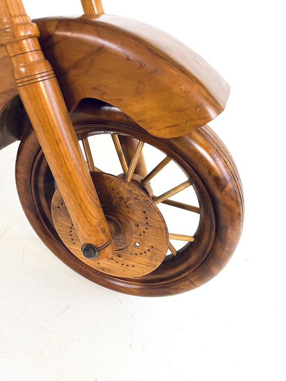 Image 1 of Harley Davidson '70 in teak massiccio 1:1