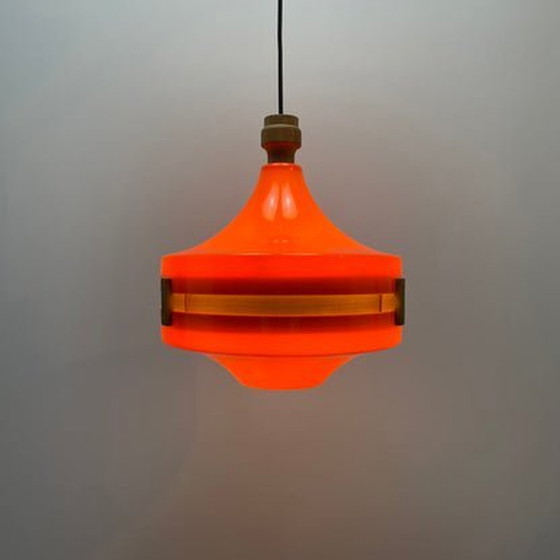 Image 1 of Lámpara colgante escandinava con forma de ovni - Plexiglás naranja, 1970