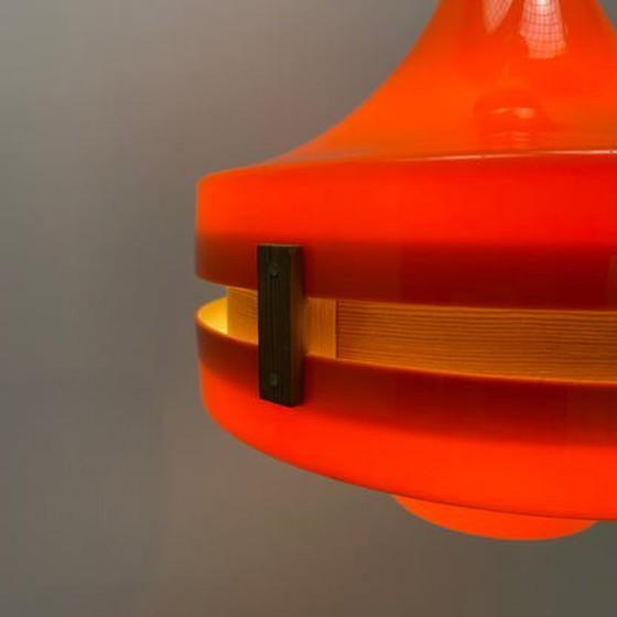 Image 1 of Lámpara colgante escandinava con forma de ovni - Plexiglás naranja, 1970
