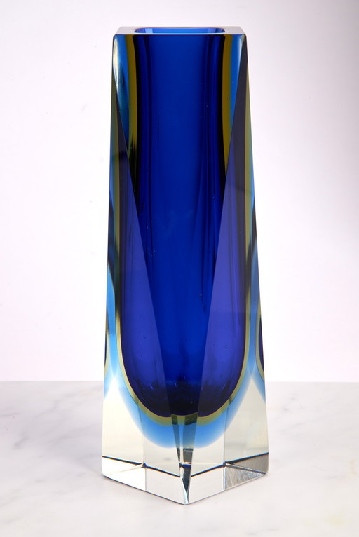 Vase en verre à facettes