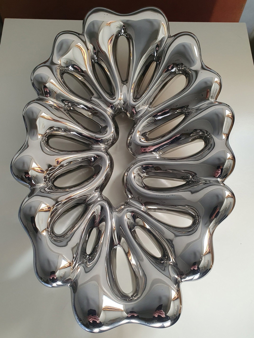 Ciotola di design in ceramica argentata, traforata