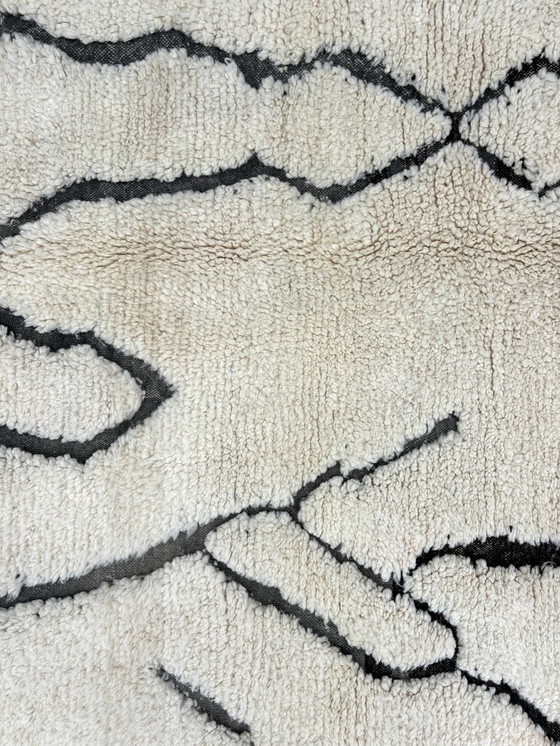 Image 1 of "Zendaya" - White Modern Moroccan Wool Rug