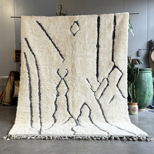 "Zendaya" - White Modern Moroccan Wool Rug