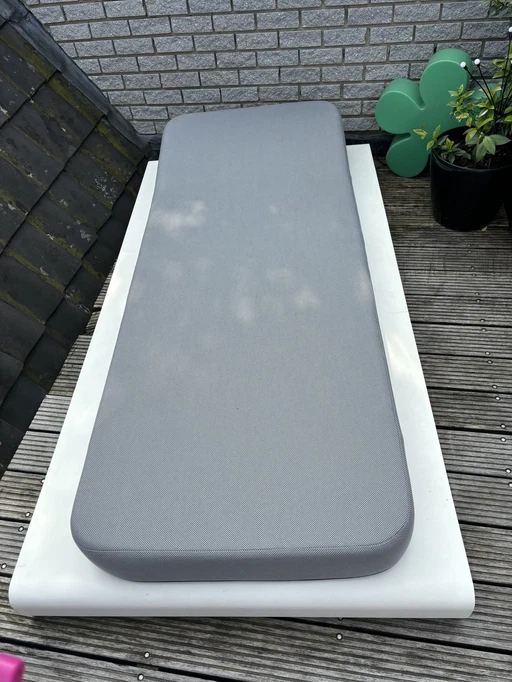 Mr Blue Sky Daybed With Floating Mattress