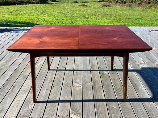 Louis Van Teeffelen dining table