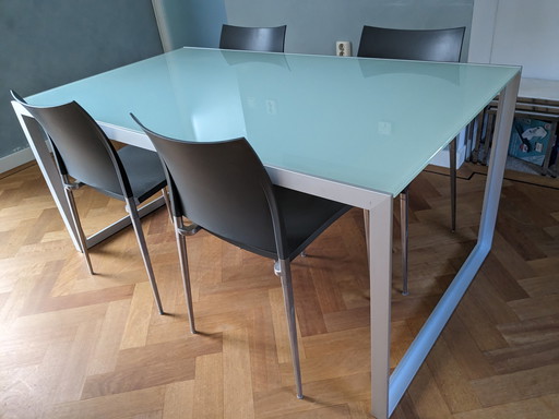 Team by Wellis dining table