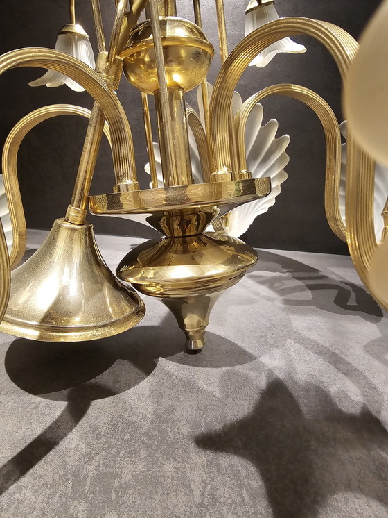 Image 1 of Lámpara de araña de latón con conchas y cálices de vidrio esmerilado