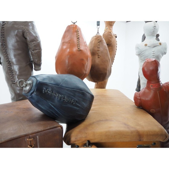 Image 1 of Attrezzatura o decorazione da palestra in pelle vintage, panche da boxe o wrestling per manichini, 1990