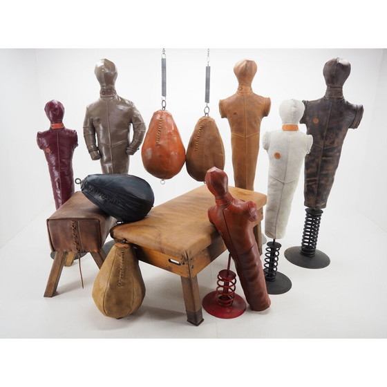 Image 1 of Attrezzatura o decorazione da palestra in pelle vintage, panche da boxe o wrestling per manichini, 1990