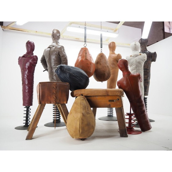 Image 1 of Attrezzatura o decorazione da palestra in pelle vintage, panche da boxe o wrestling per manichini, 1990