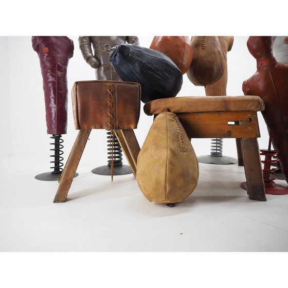 Image 1 of Attrezzatura o decorazione da palestra in pelle vintage, panche da boxe o wrestling per manichini, 1990