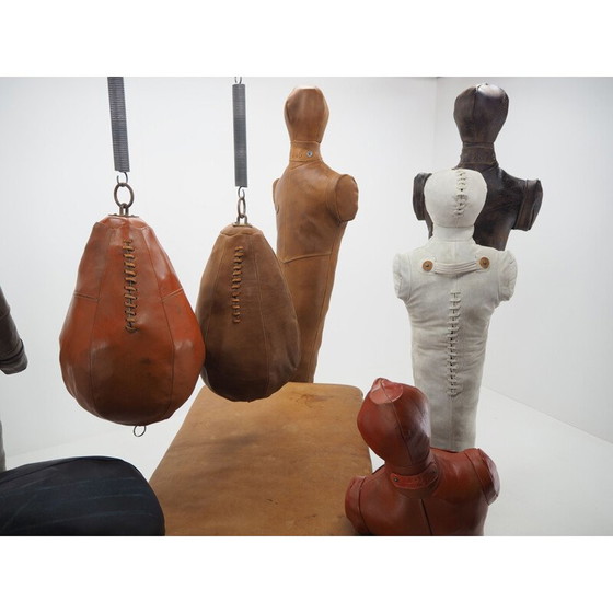 Image 1 of Attrezzatura o decorazione da palestra in pelle vintage, panche da boxe o wrestling per manichini, 1990
