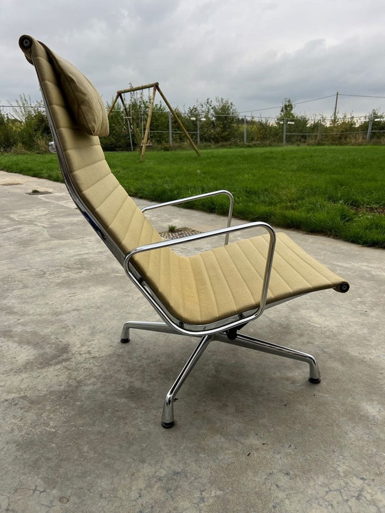 Image 1 of Vitra Eames Ea124 Lounge