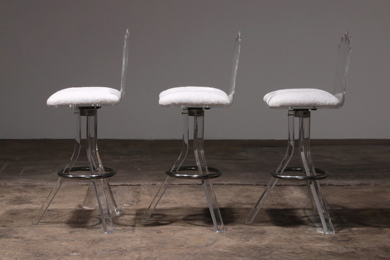 Image 1 of Tabourets de bar en plexiglas de lucite et tabourets de bar pivotants en chrome