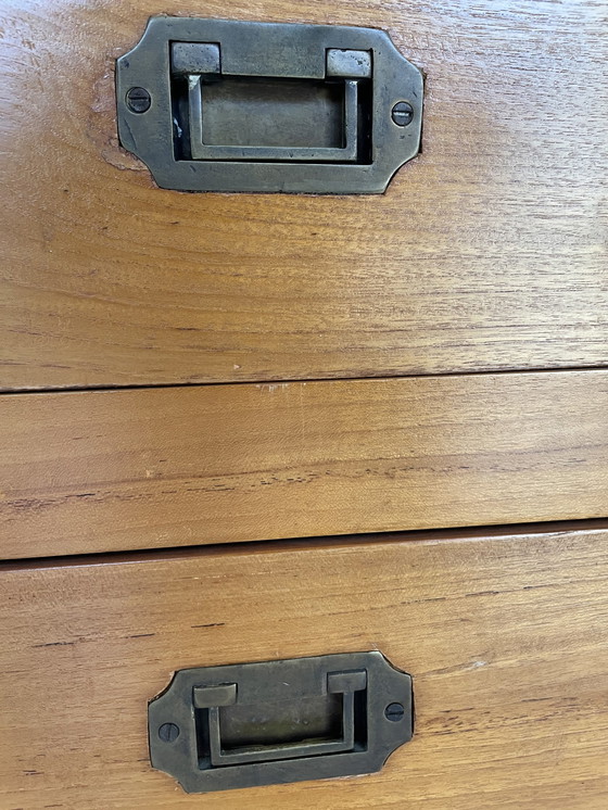 Image 1 of Cassettiera in teak con 3 cassetti e ribalta superiore