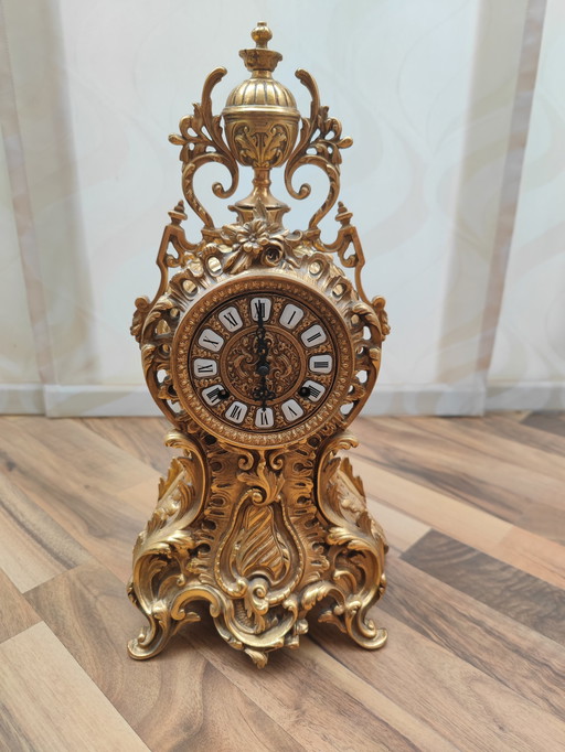 Massive, richly decorated mantel clock, brass, heirloom